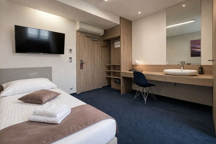Room 62 of 96