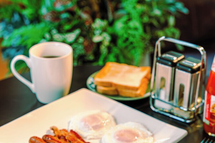 Breakfast/Coffee Service 104 of 132