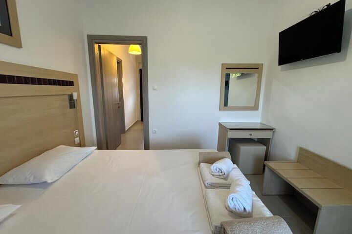 Room 3 of 171