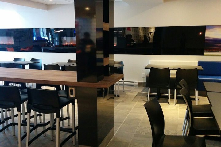 Dining 55 of 76