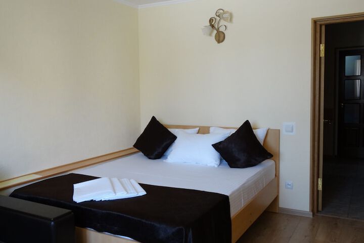Room 15 of 26