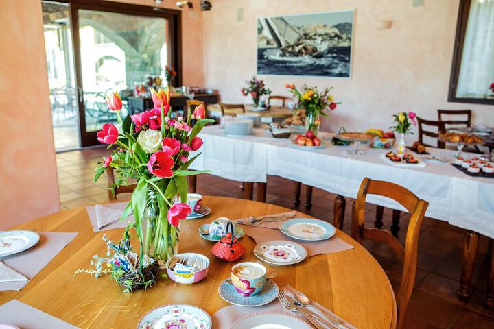 Breakfast/Coffee Service 96 of 120