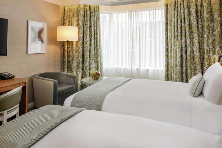 Room 32 of 143
