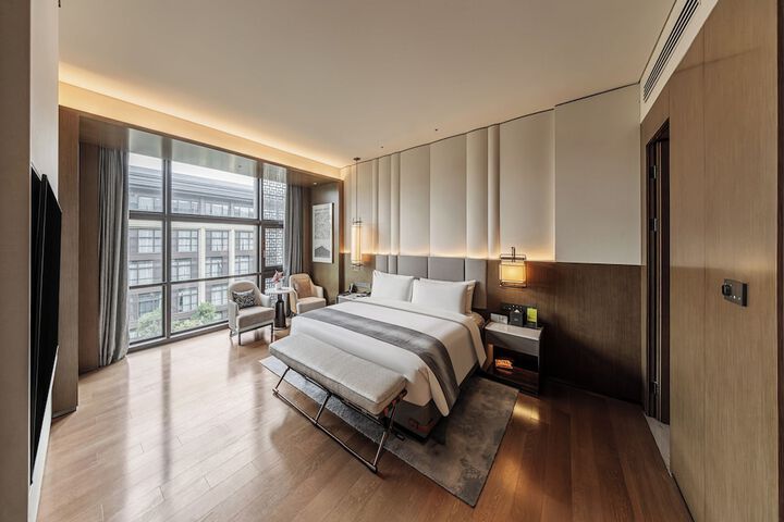 Room 16 of 83