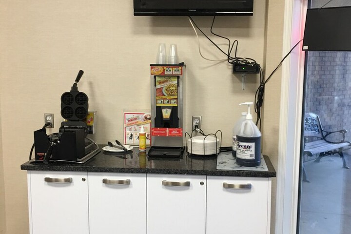 Breakfast/Coffee Service 22 of 33