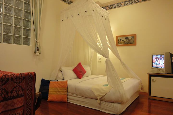 Room 2 of 24