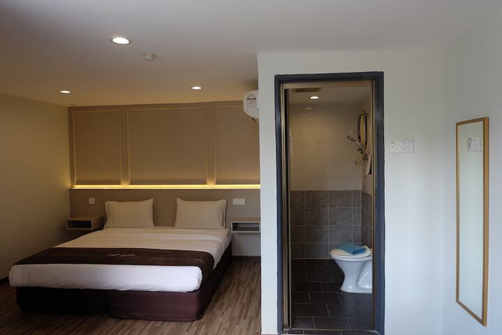 Room 11 of 36