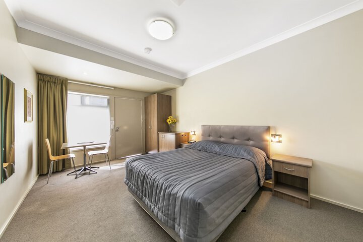 Room 6 of 43