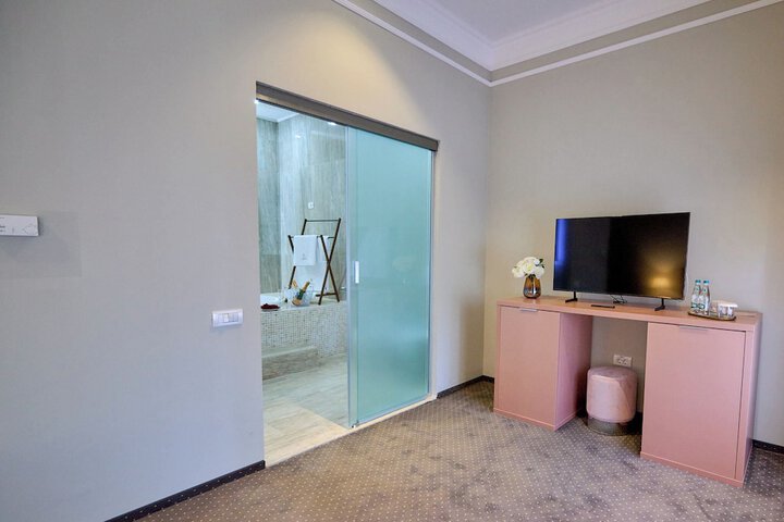 Room 10 of 35