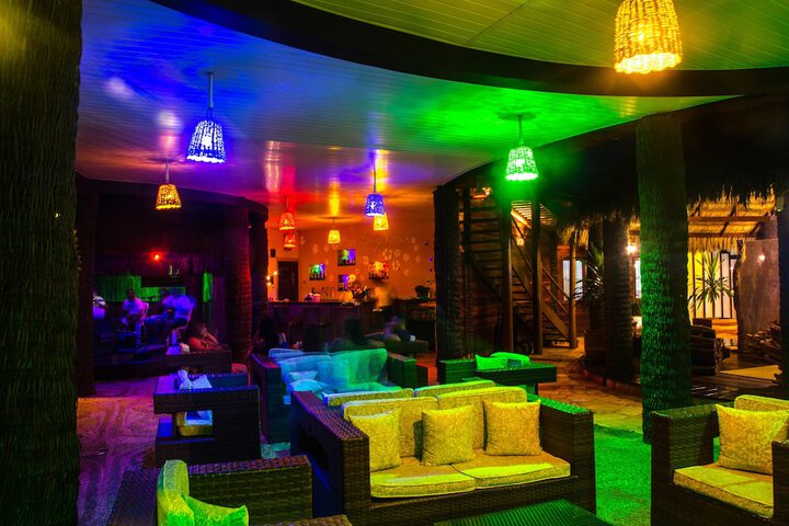 Lounge 65 of 79
