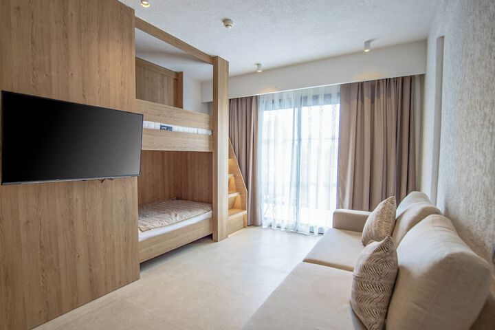 Room 8 of 46
