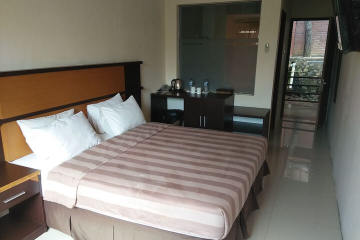 Room 18 of 184