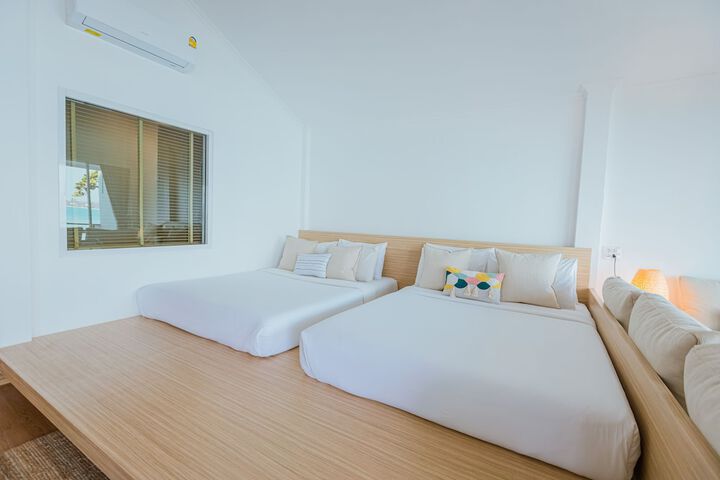Room 15 of 243
