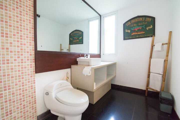 Room 9 of 17