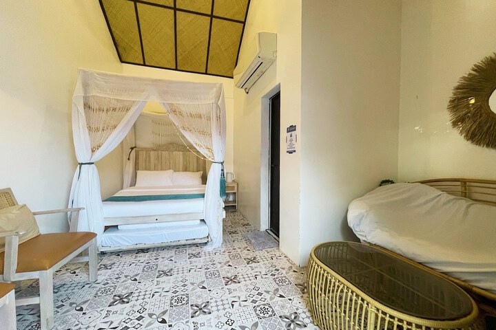 Room 53 of 106
