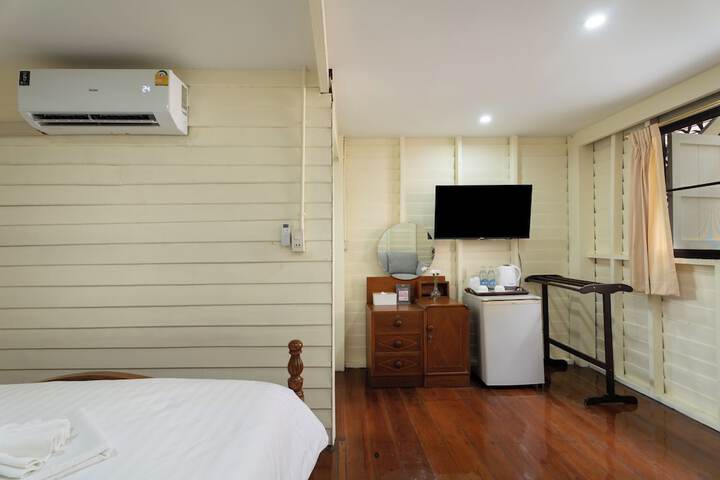 Room 26 of 53