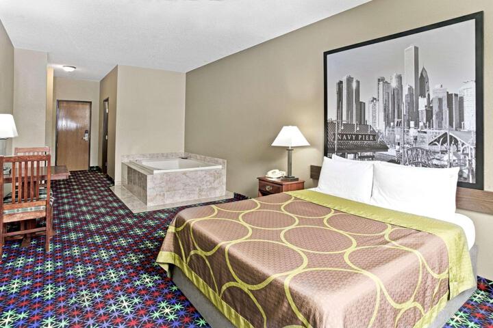 1 Queen Bed (8 of 11)