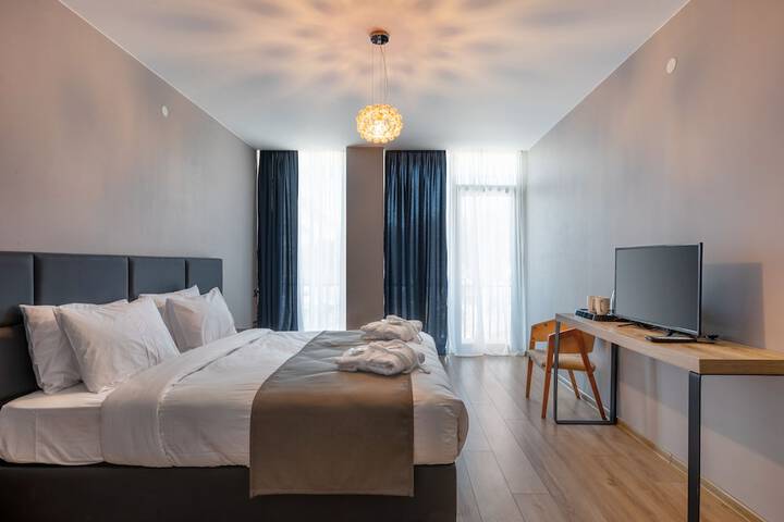 Room 6 of 18