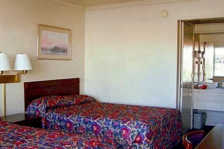 2 Double Beds (1 of 4)