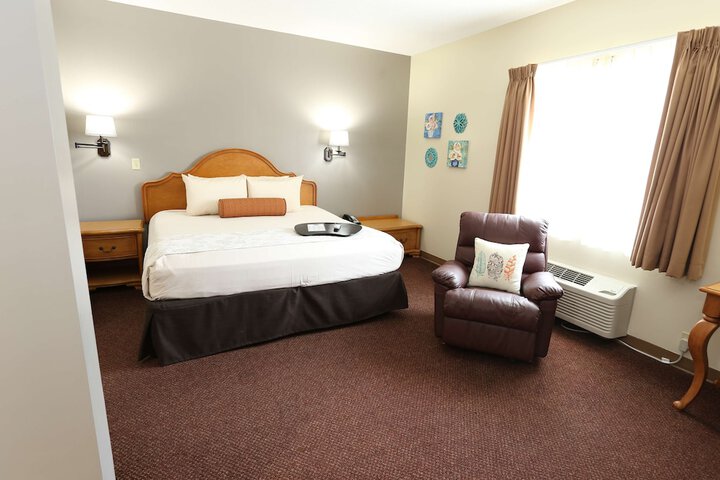 1 King Bed (5 of 14)