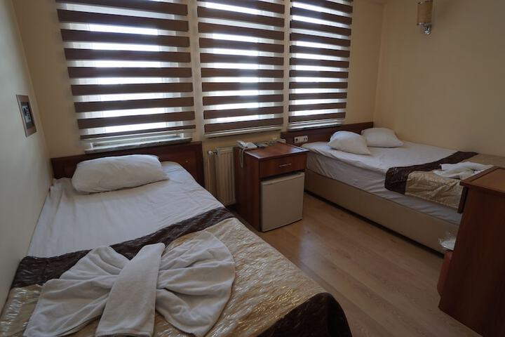 Room 6 of 27