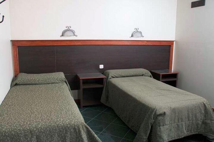 Room 12 of 34