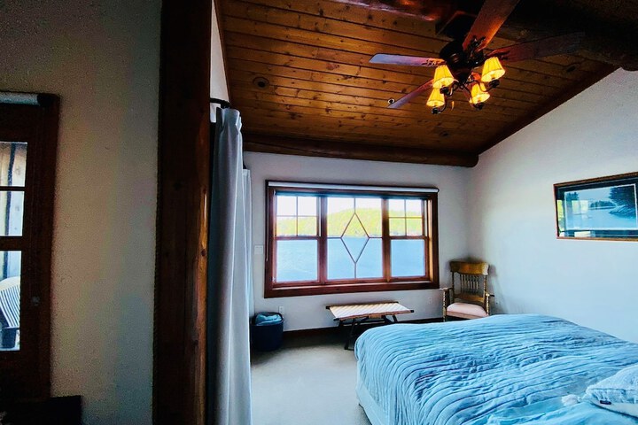 Room 42 of 241