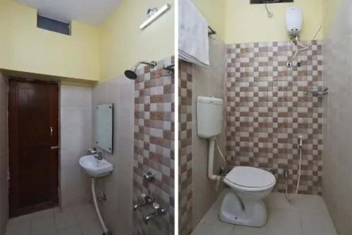 OYO 28096 Hotel Chanakya Vihar