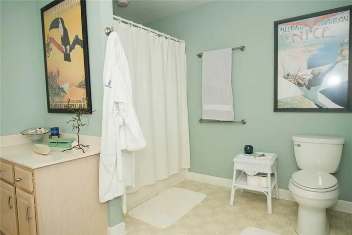 Room 10 of 26