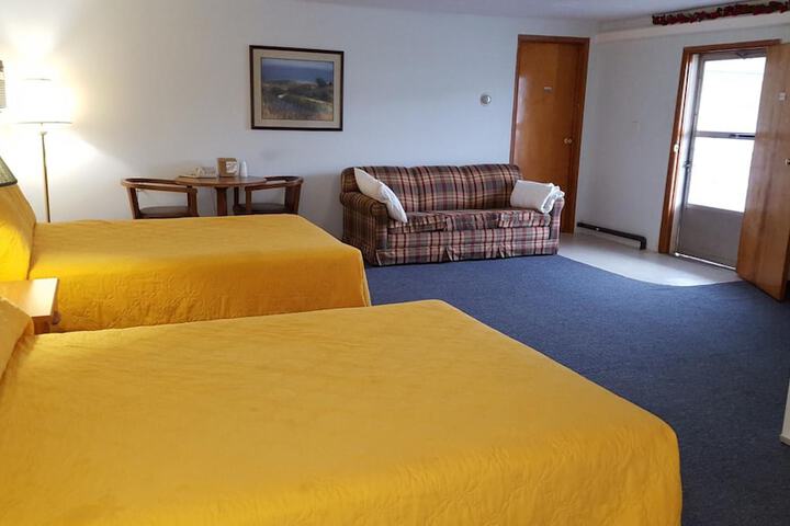 2 Double Beds (6 of 8)