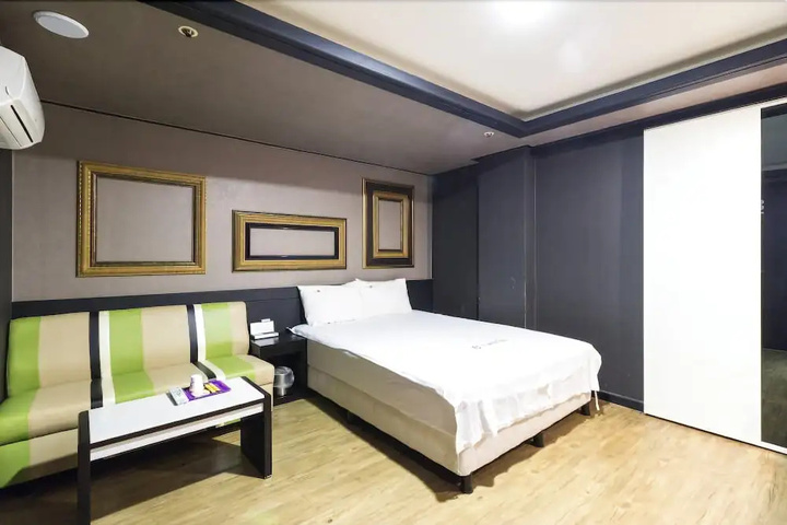 Room 3 of 13