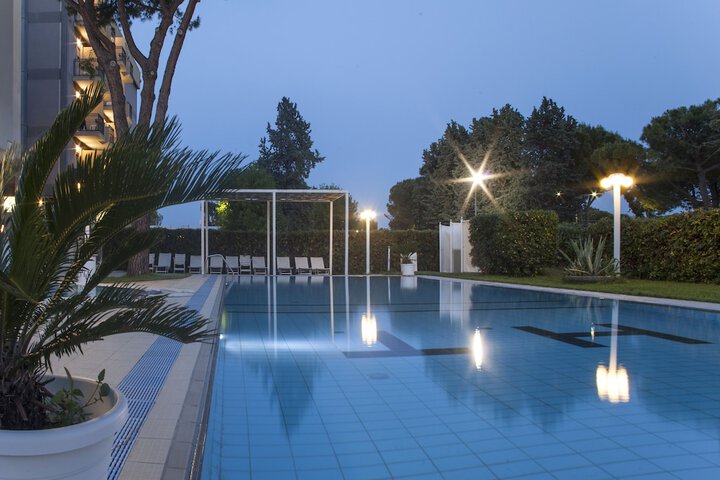 Pool 16 of 52