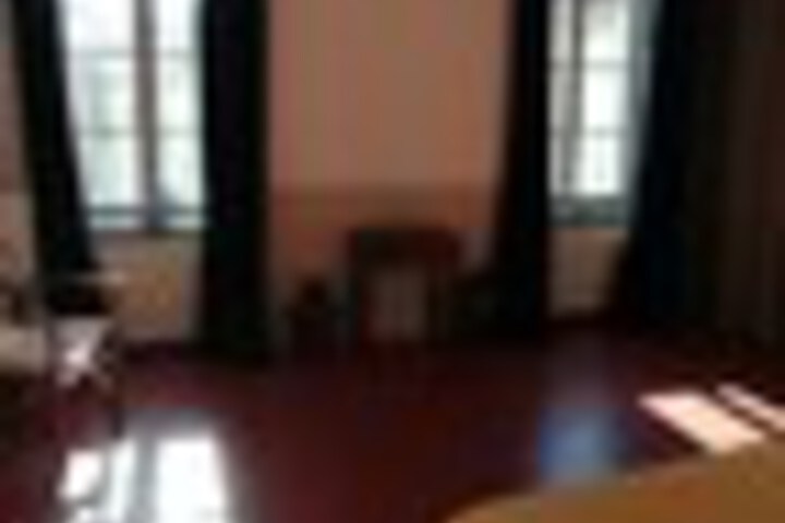 Room 8 of 33