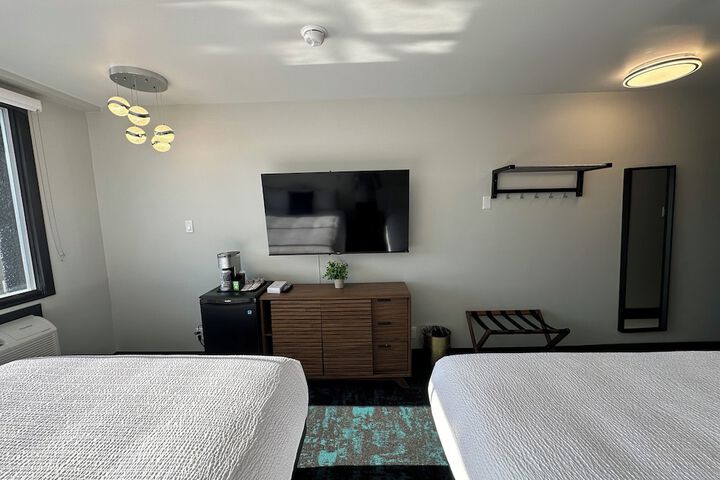Room 8 of 34