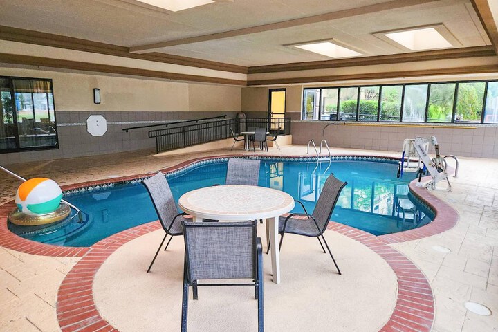 Pool Hotel