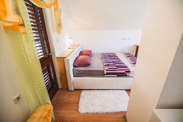 Room 4 of 38