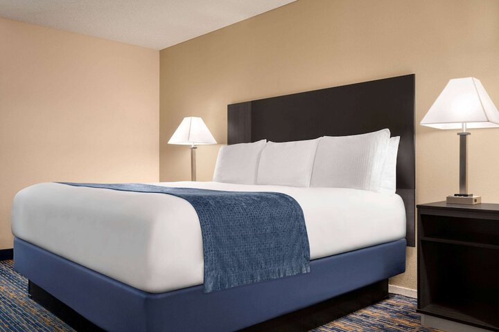 2 Queen Beds (11 of 11)