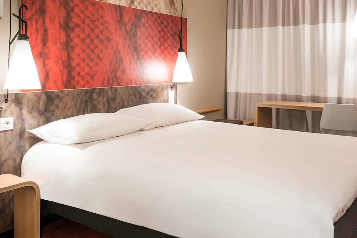 Room 3 of 75
