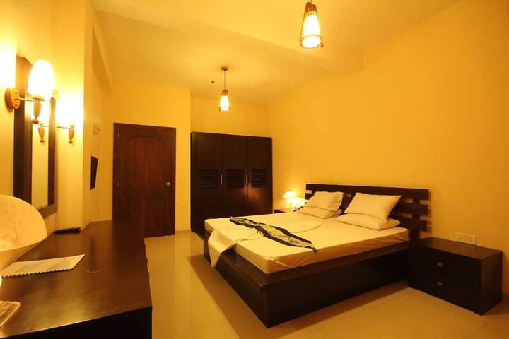 Room 6 of 13