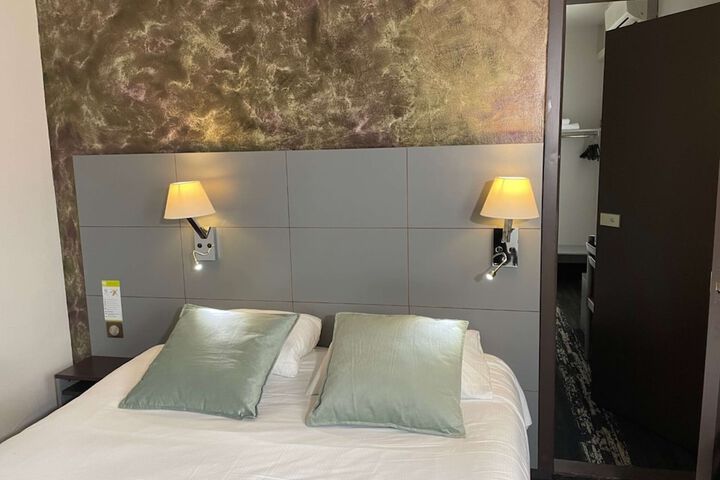 Room 10 of 40