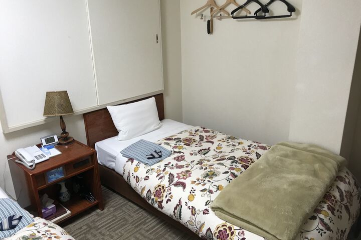 Room 4 of 15