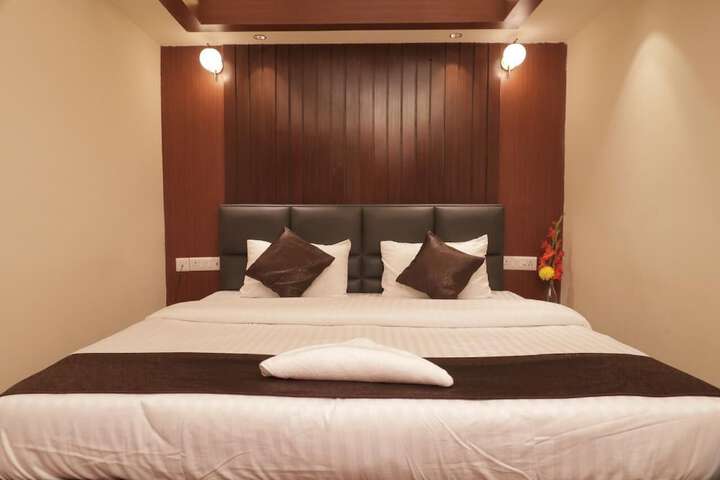 Room 10 of 14