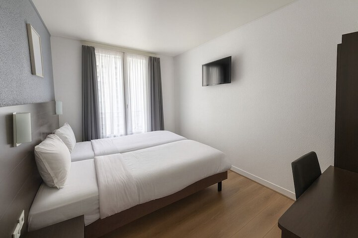 Room 6 of 20