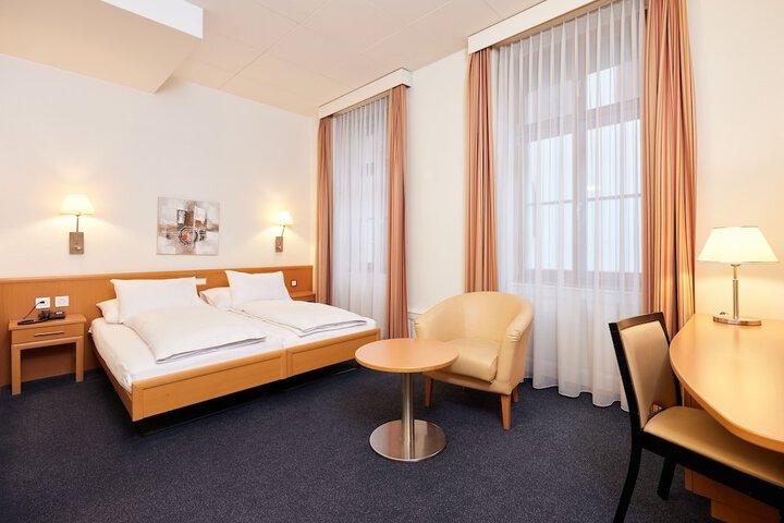Room 12 of 52