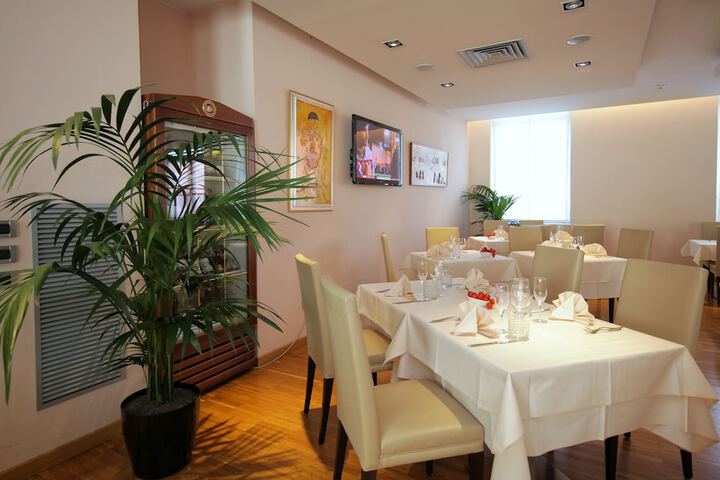 Dining 37 of 47
