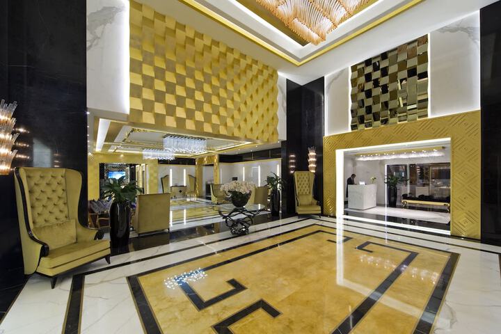Entrance & Lobby