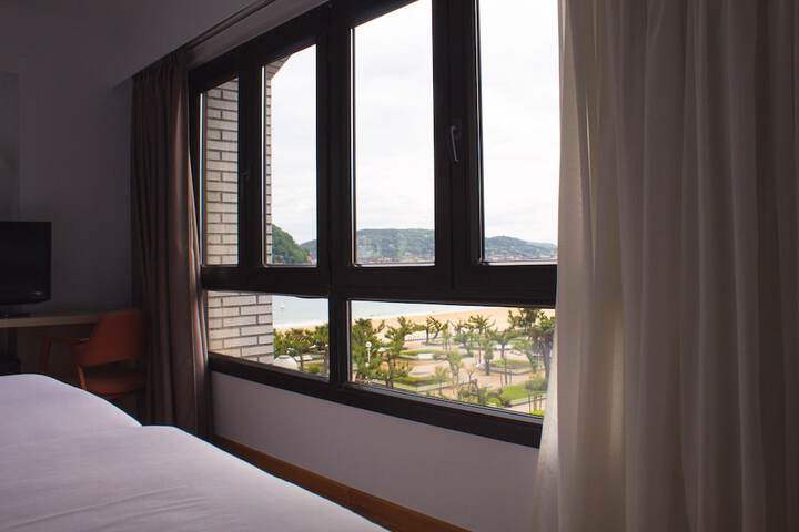 Room 12 of 30