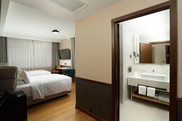Room 54 of 132