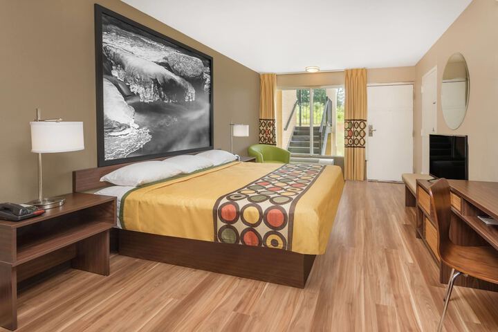 Room 6 of 22