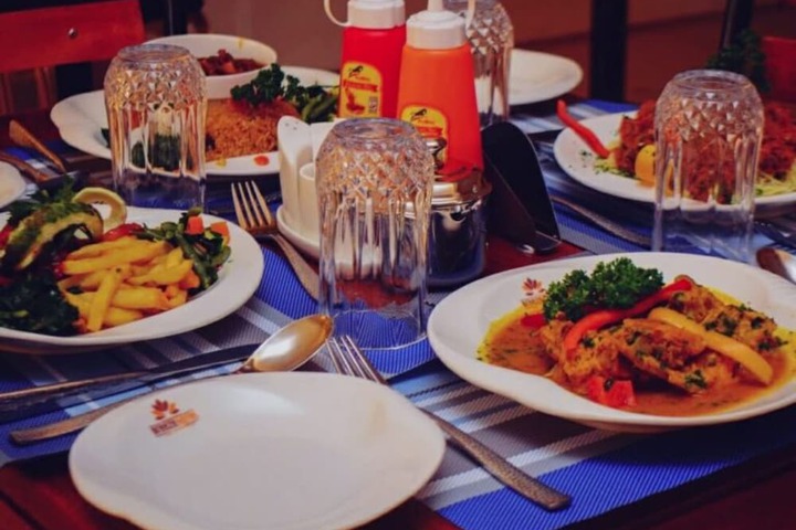 Dining 34 of 38